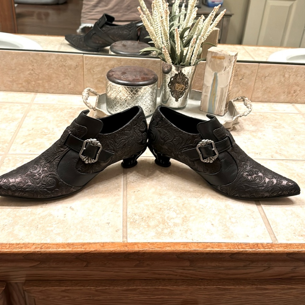 John Fluevog Shoes size 10